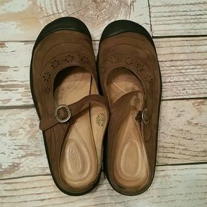 Keen Brown Mary Jane's - 9.5